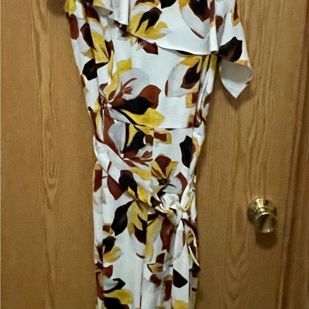 Jennifer Lopez Floral Capris - White, Yellow, Brown